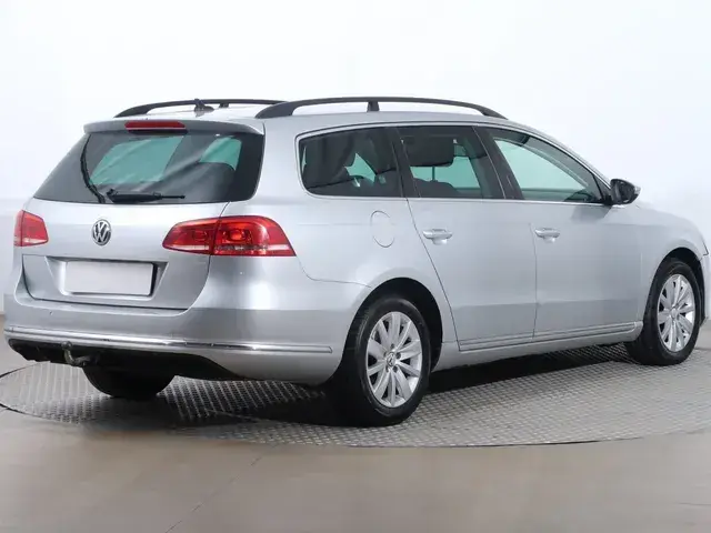 Volkswagen Passat Variant 2012 photo 4