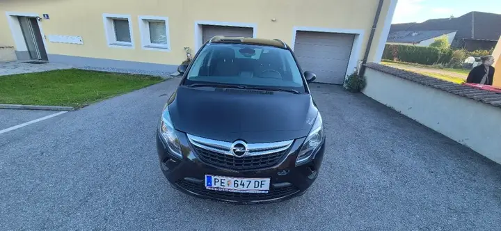 Opel Zafira Tourer 2013 photo 2