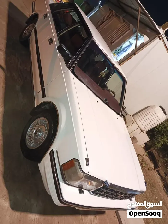 Toyota Crown 1985 photo 3