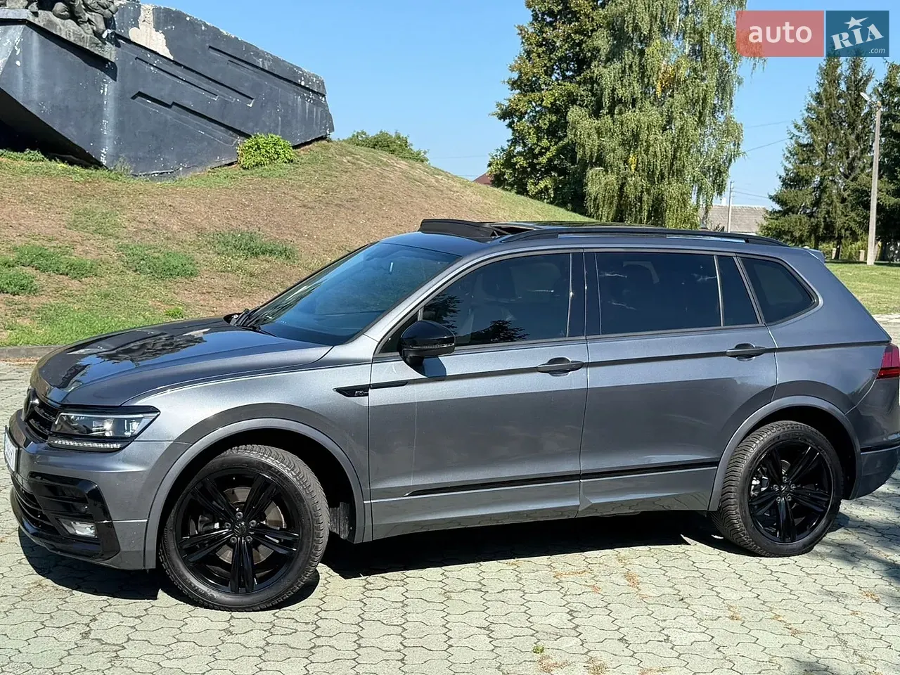 Volkswagen Tiguan 2019 photo 2