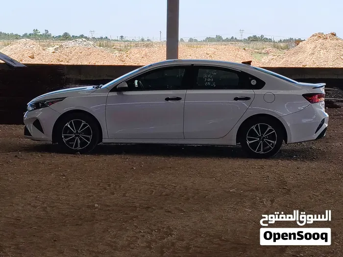 Kia Forte 2023 photo 3