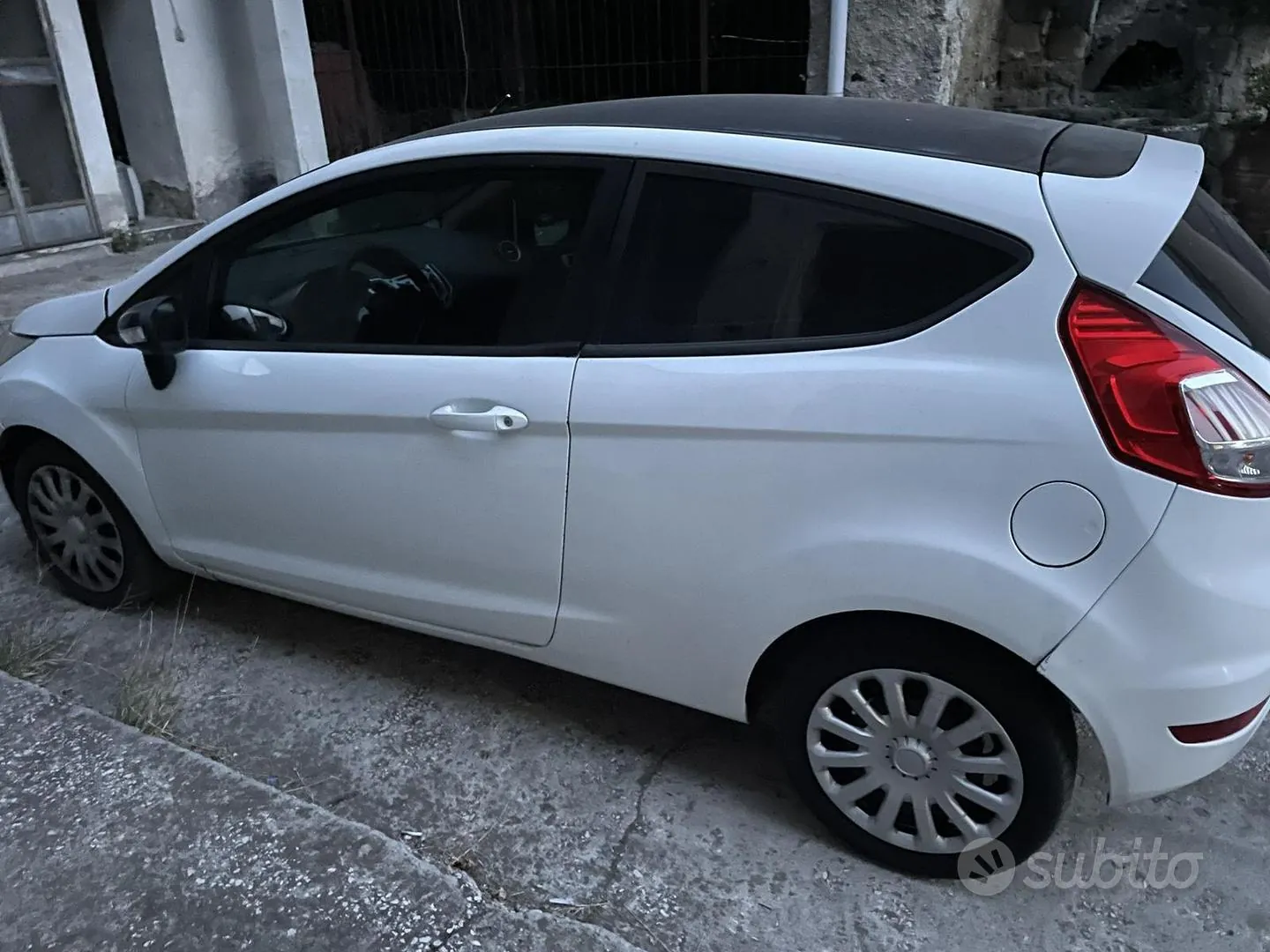 Ford Fiesta 2010 photo 2