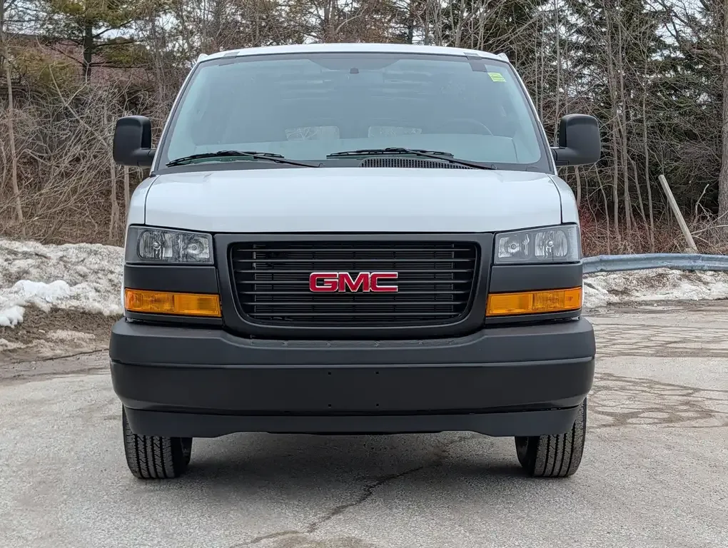GMC Savana 2026 photo 5