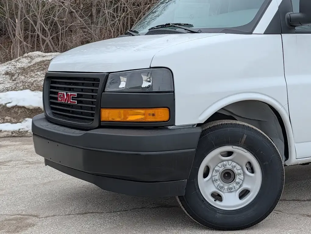 GMC Savana 2026 photo 3