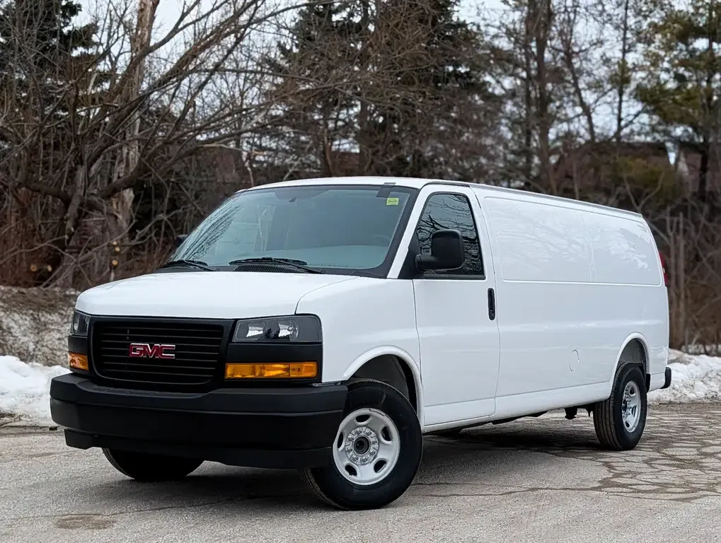 GMC Savana 2026 photo 2