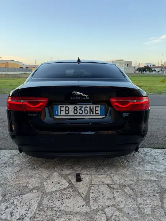Jaguar Xe 2015 photo 4