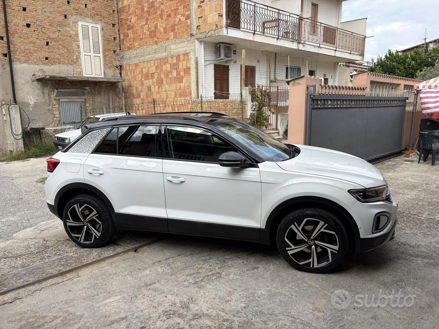 Volkswagen T-Roc 2022 photo 2