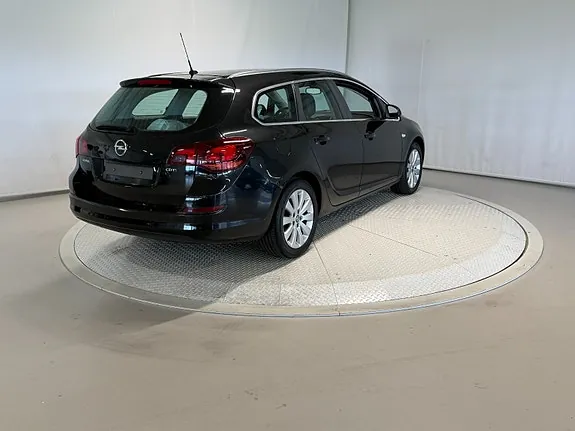 Opel Astra 2012 photo 3