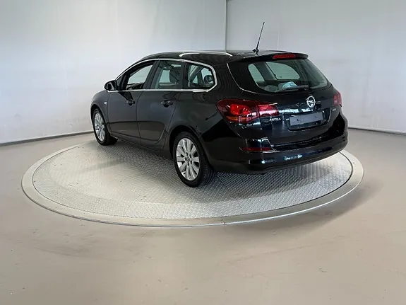 Opel Astra 2012 photo 4