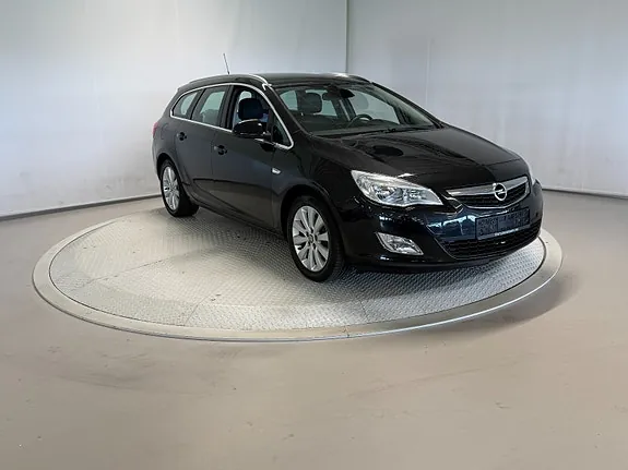 Opel Astra 2012 photo 2