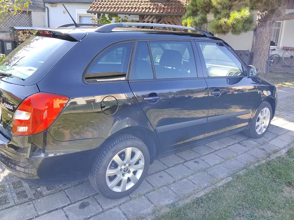 Skoda Fabia 2013 photo 2