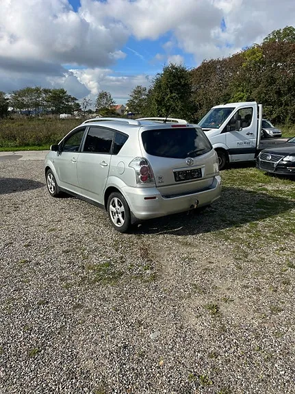 Toyota Corolla Sportsvan 2005 photo 4
