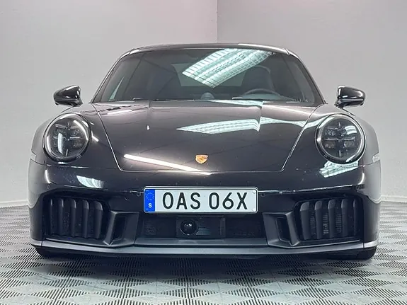 Porsche 911 Carrera 4 Gts 2025 photo 2