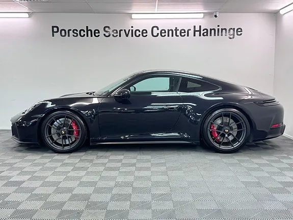 Porsche 911 Carrera 4 Gts 2025 photo 5