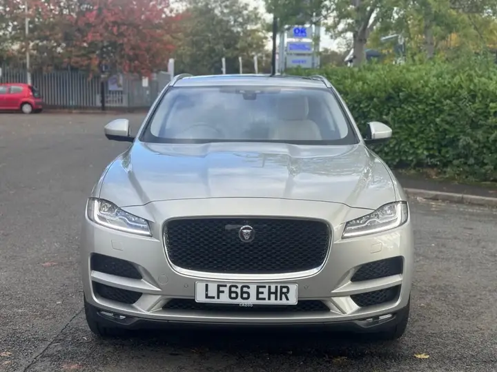 Jaguar F-Pace 2016 photo 2