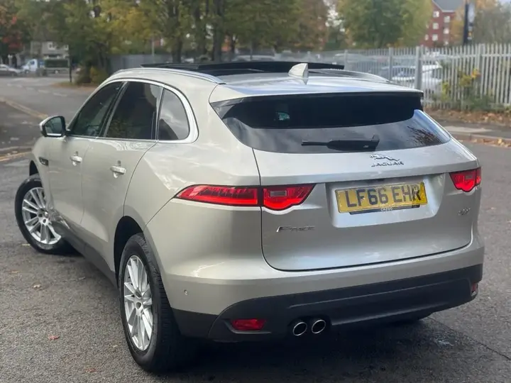 Jaguar F-Pace 2016 photo 5