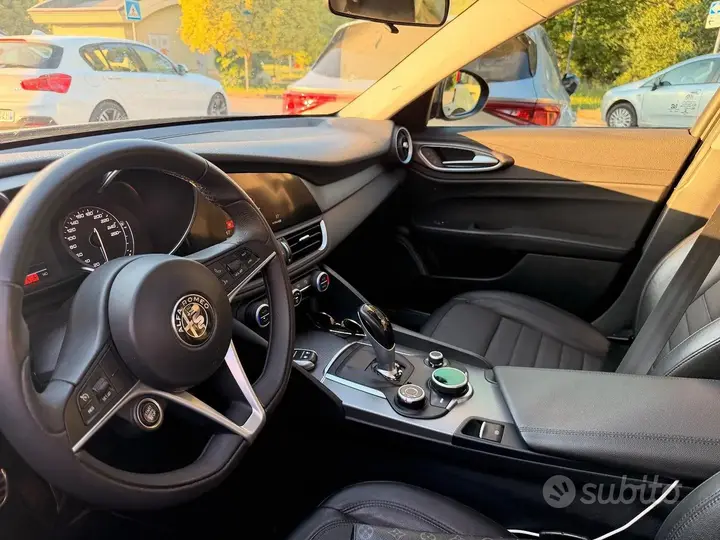 Alfa Romeo Giulia 2016 photo 3