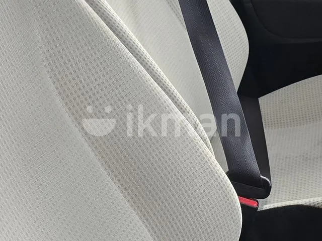 Toyota Vitz 2016 photo 3