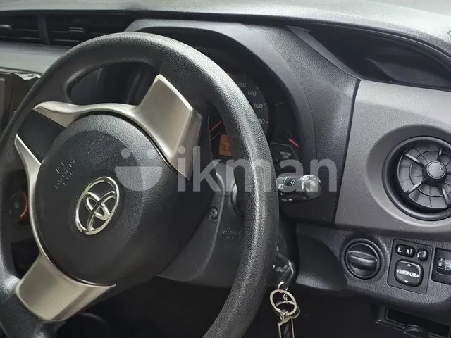 Toyota Vitz 2016 photo 2