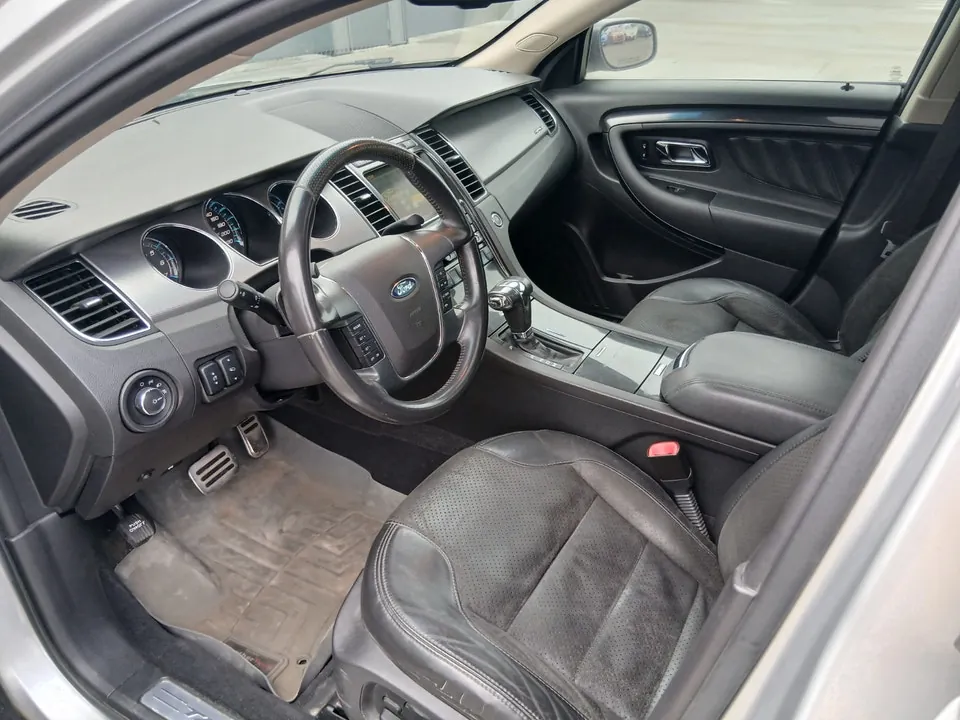 Ford Taurus 2010 photo 5