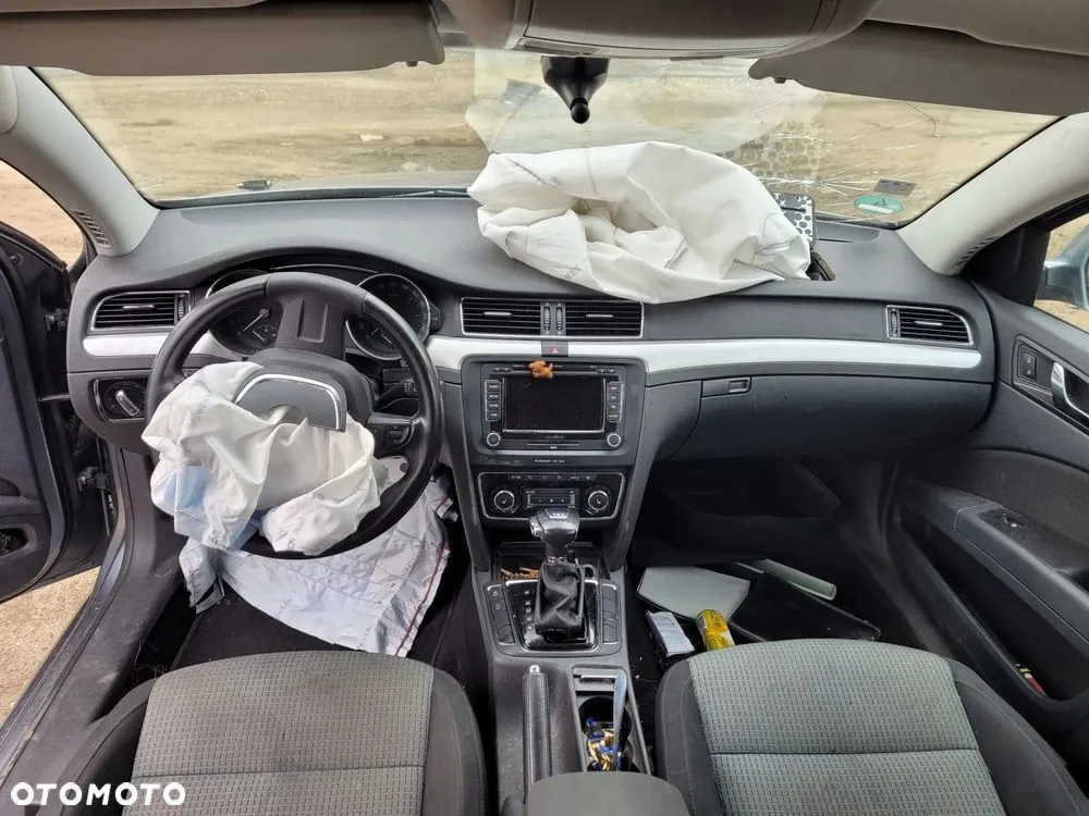 Skoda Superb 2012 photo 3