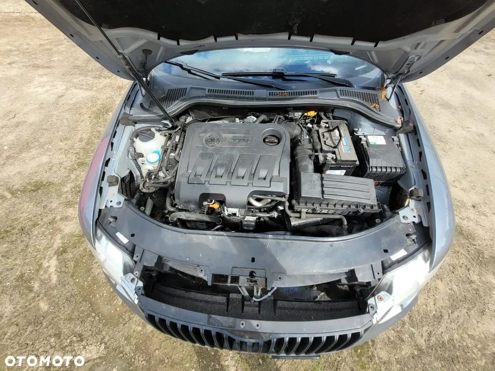 Skoda Superb 2012 photo 4