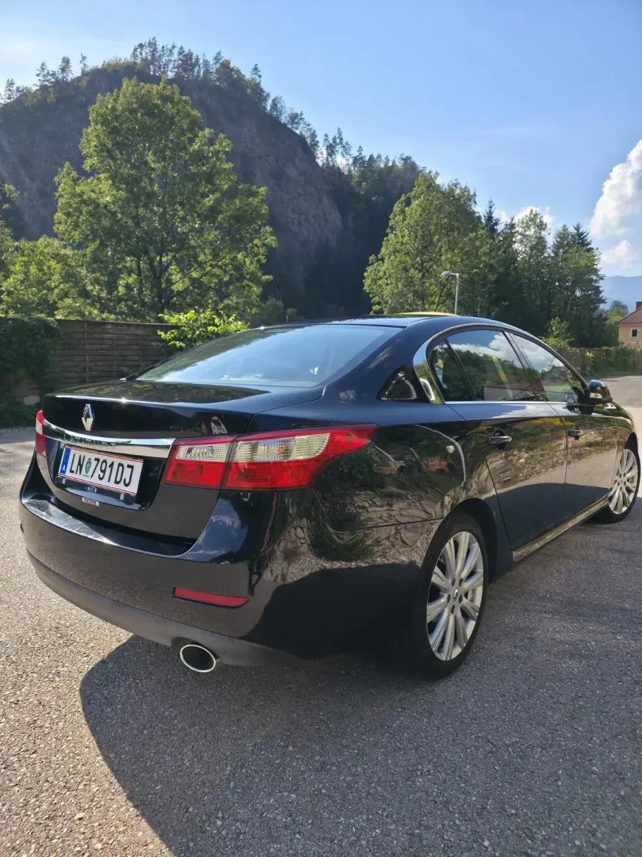 Renault Latitude 2011 photo 2