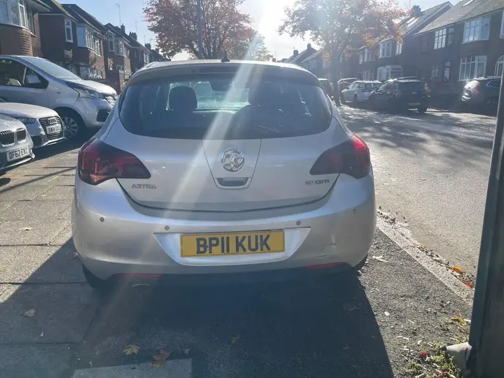 Vauxhall Astra 2011 photo 5