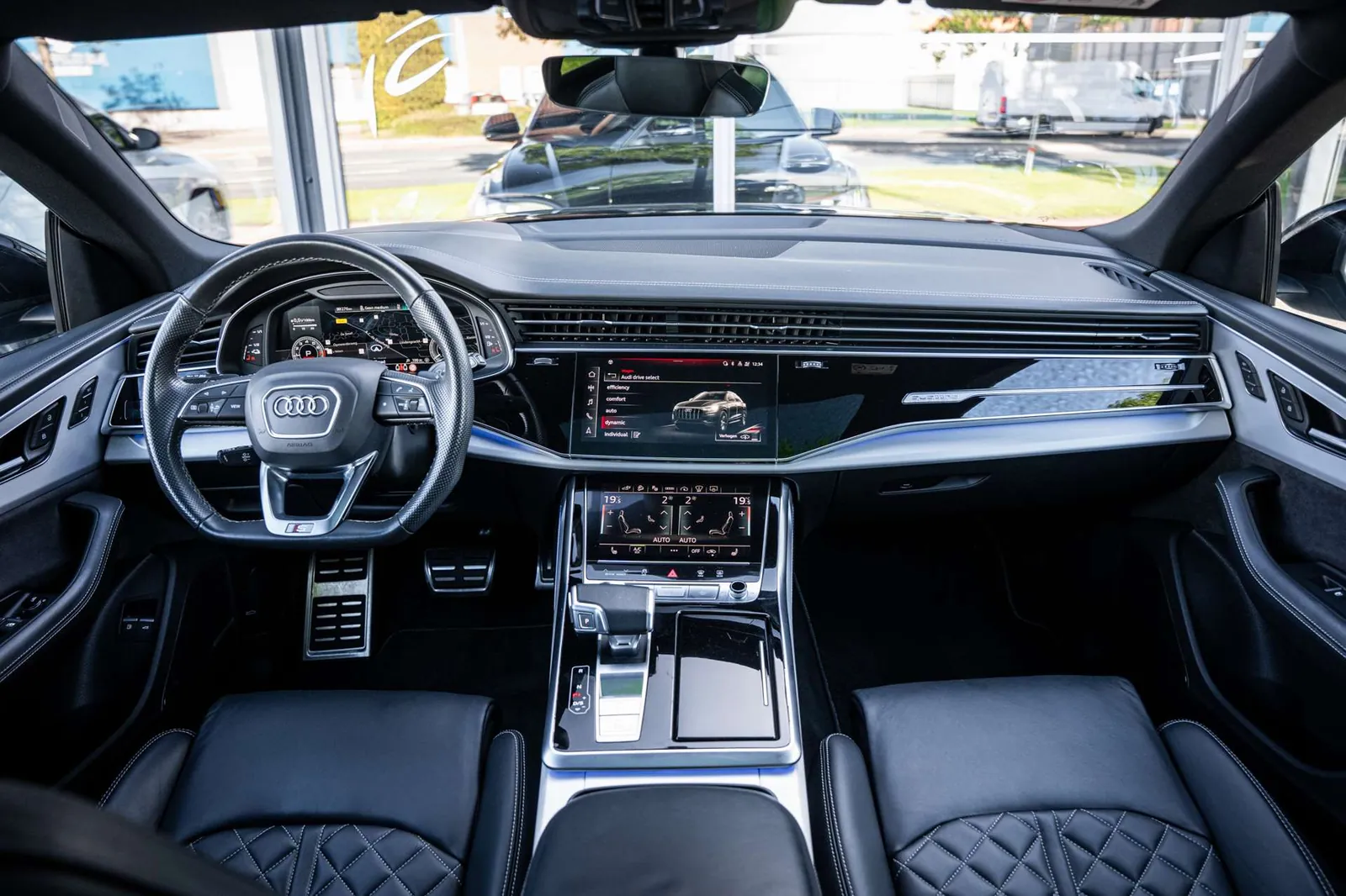 Audi Q8 2021 photo 2