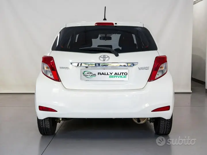 Toyota Yaris 2012 photo 5