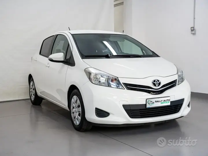 Toyota Yaris 2012 photo 3