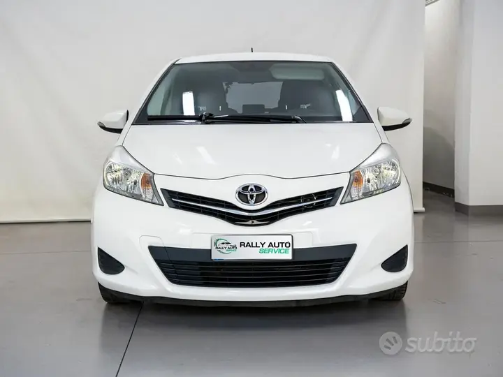 Toyota Yaris 2012 photo 2