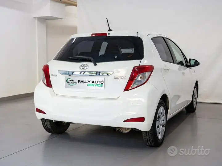 Toyota Yaris 2012 photo 4