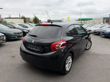 Peugeot 208 2012 photo 3
