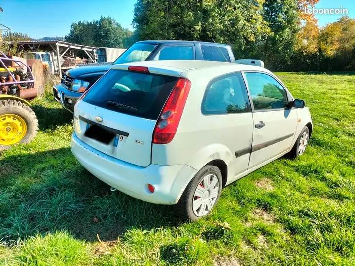 Ford Fiesta 2006 photo 2
