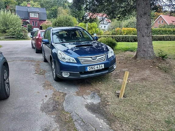 Subaru Outback 2010 photo 2