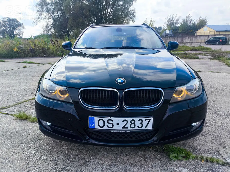 BMW 318D 2011 photo 2