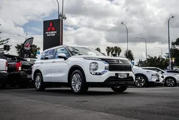 Mitsubishi Outlander 2022 photo 3