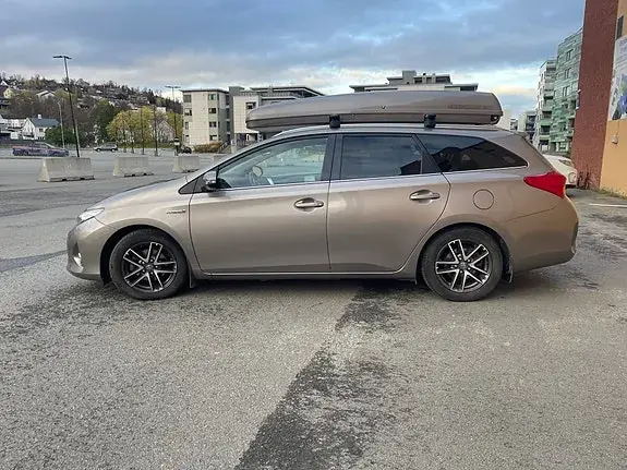 Toyota Auris 2015 photo 3