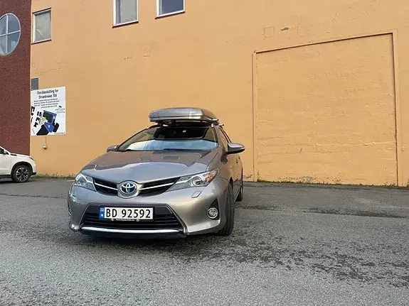 Toyota Auris 2015 photo 2