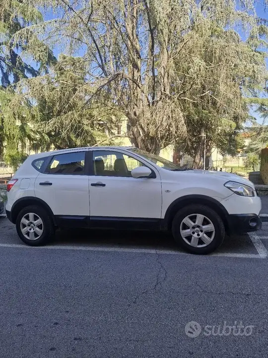 Nissan Qashqai 2012 photo 2