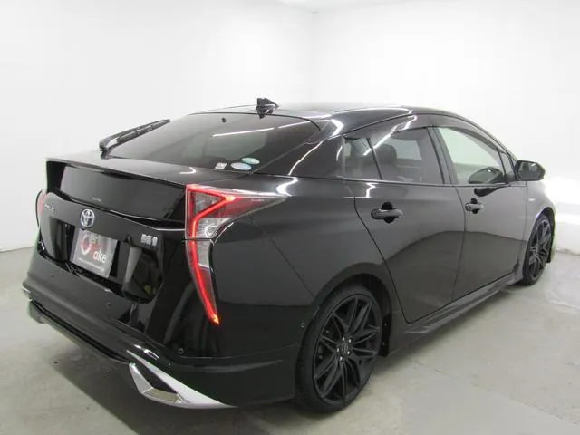 Toyota Prius 2018 photo 3