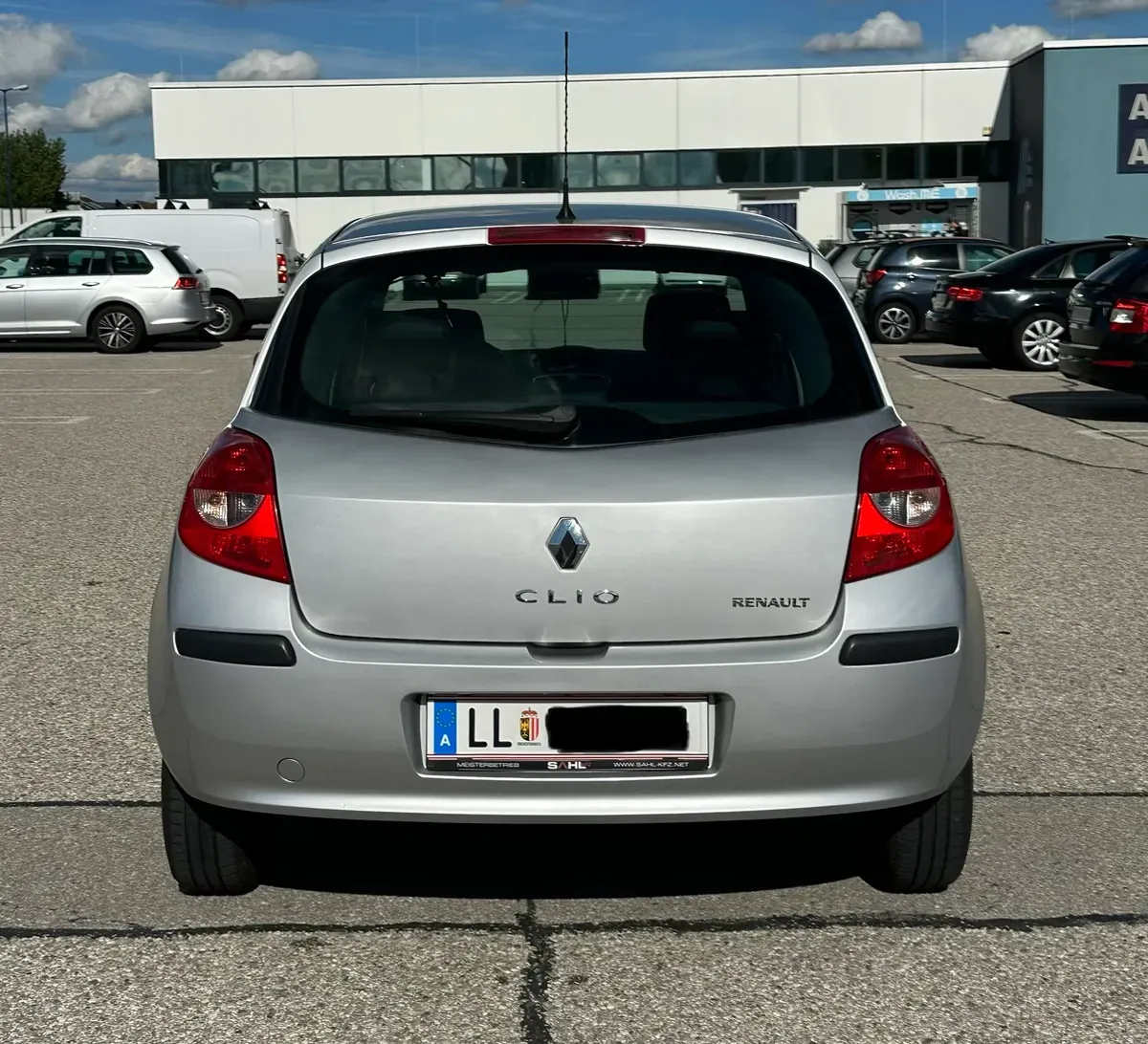 Renault Clio 2006 photo 2