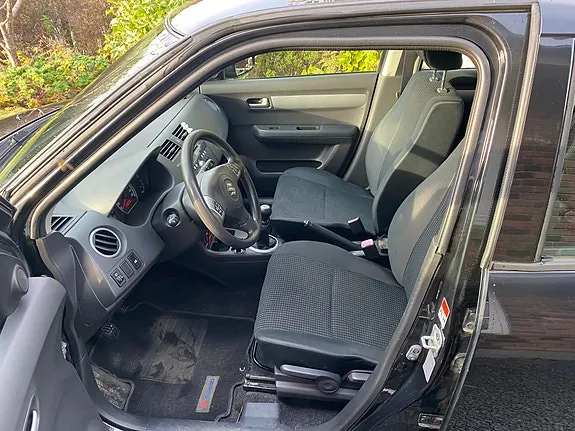 Suzuki Swift 2005 photo 3