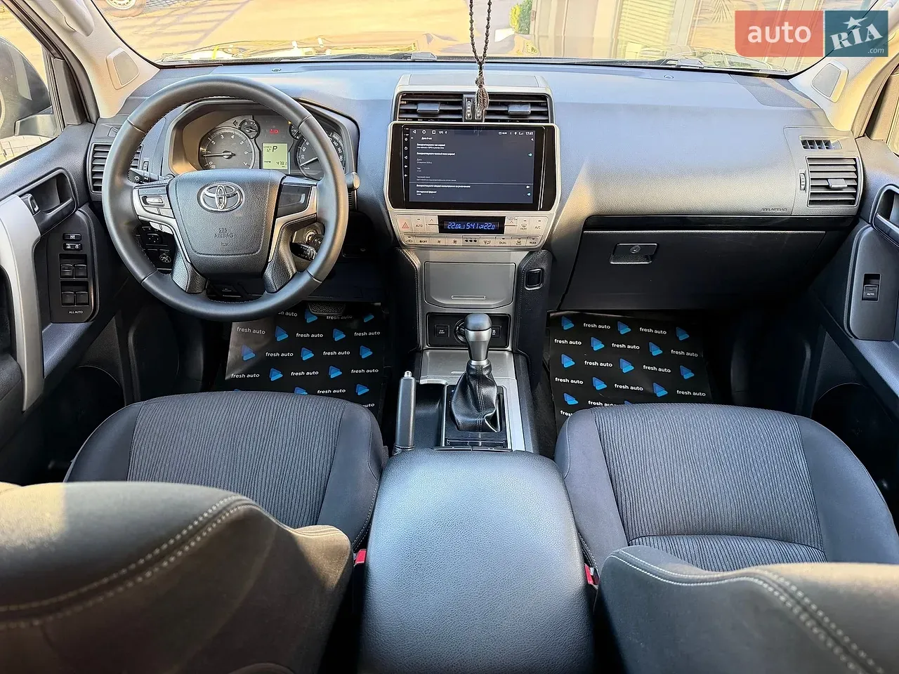 Toyota Land Cruiser Prado 2018 photo 2
