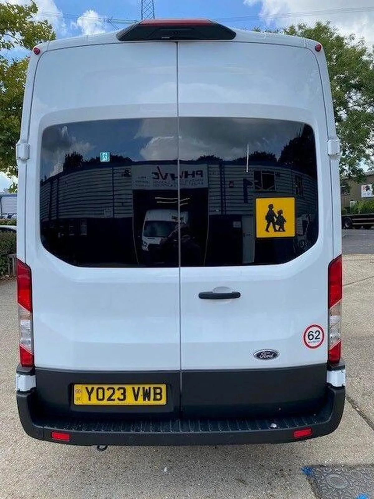 Ford Transit 2023 photo 2