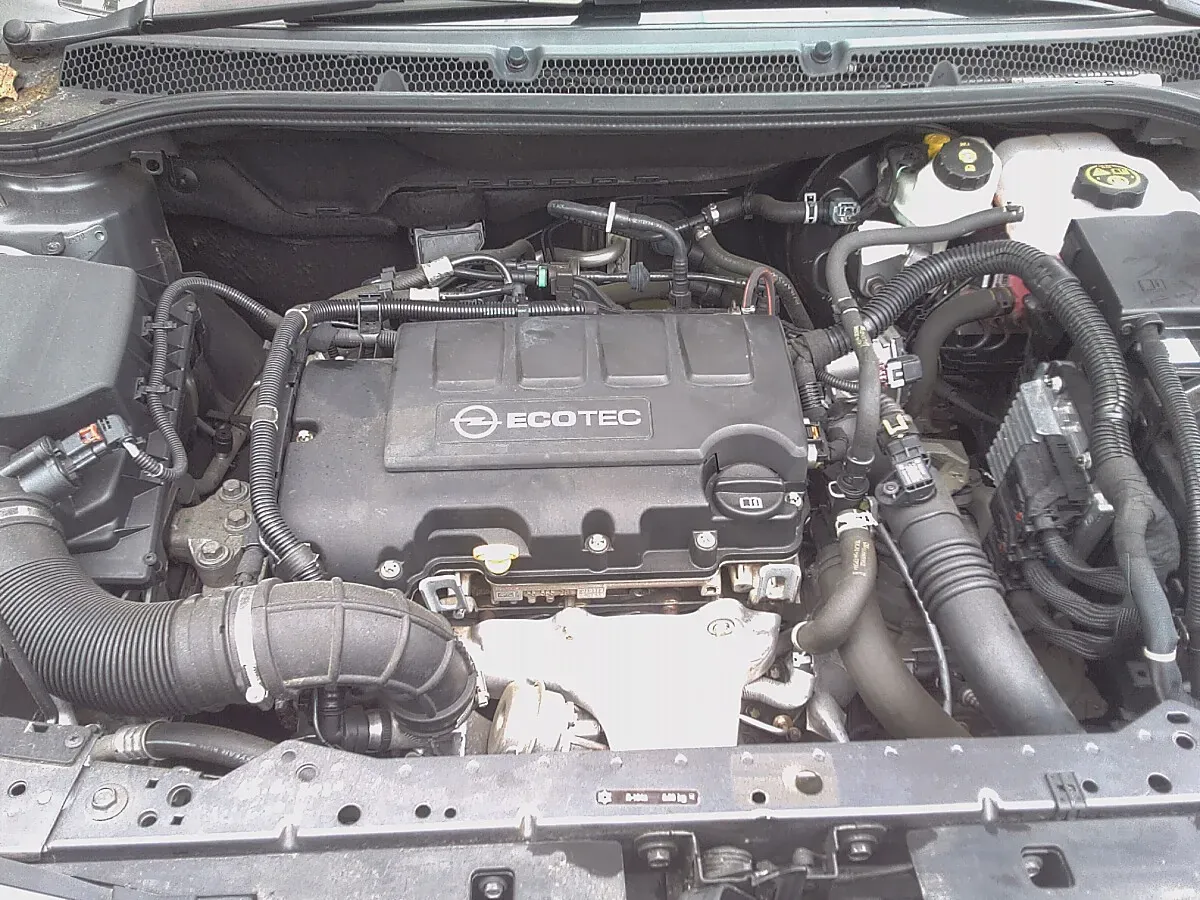 Opel Astra 2013 photo 2