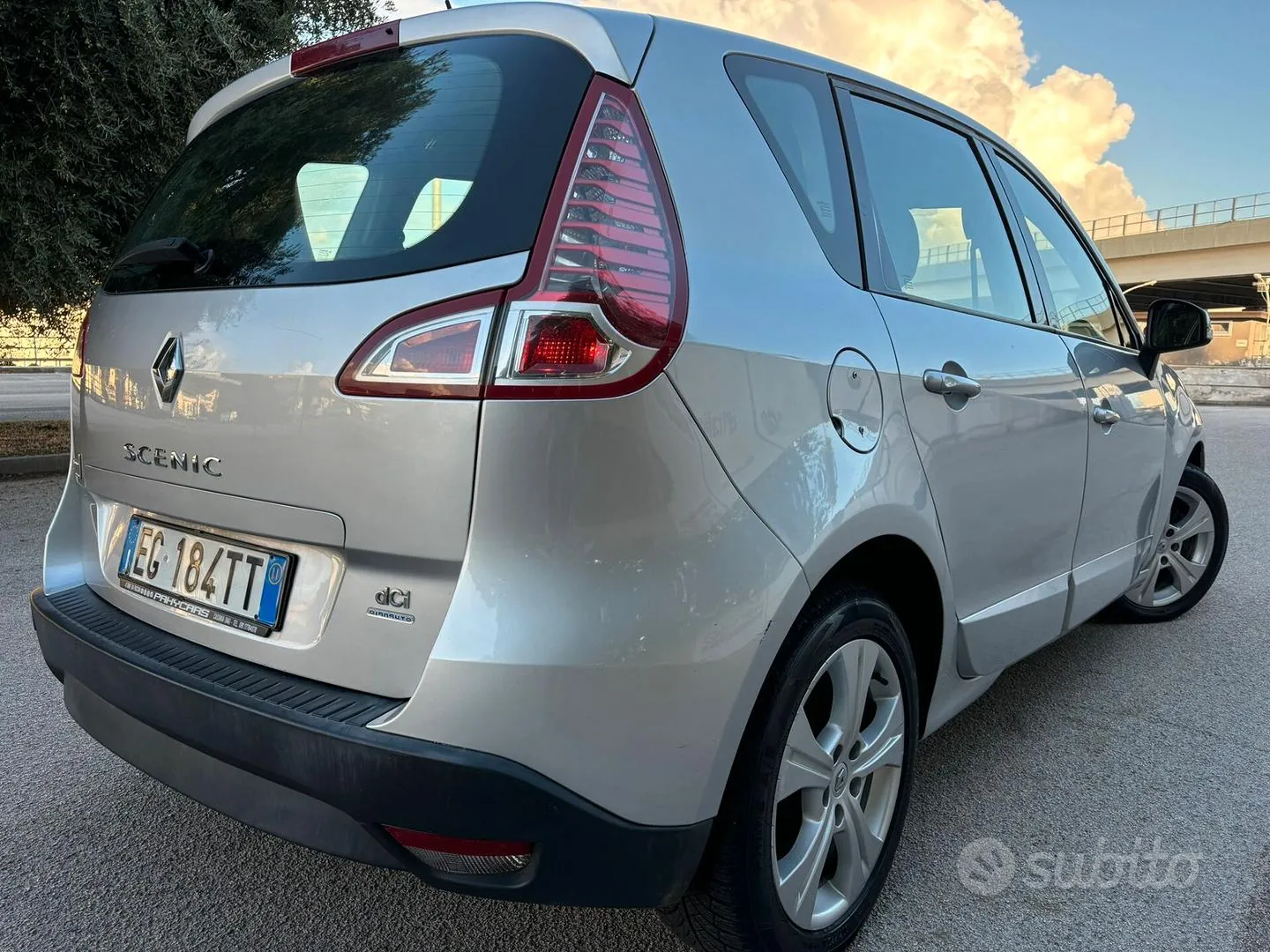 Renault Scenic 2011 photo 5