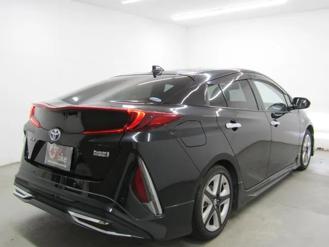 Toyota Prius Phv 2017 photo 3