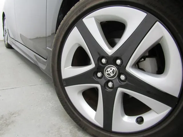 Toyota Prius Phv 2017 photo 5